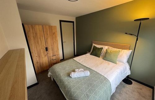 Stanley House | Philip Garth 3 Bed with parking