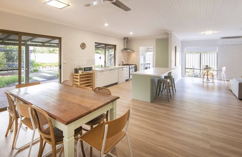 Abbey House | Phillips Beach Hide Out