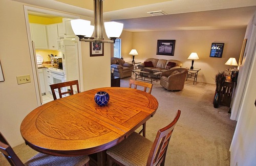 Cloisters Condo | Phoenix Abode w/Pool Access: Walk to Fashion Park