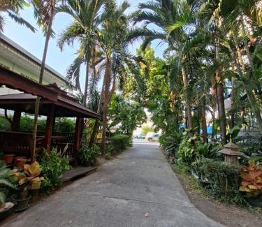 Bang Phli Apartment | Phuengthong Building Mega Bangna