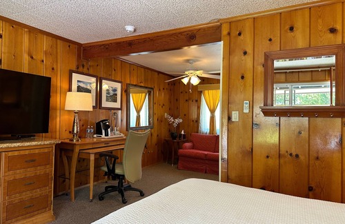 Kernville Hotel | Piazza's Pine Cone Inn