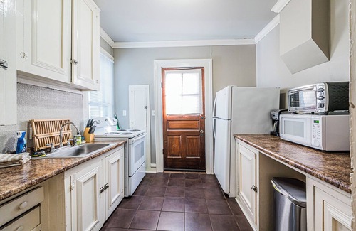 Bowling Green Condo | Picasso Palace