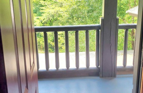 Pigeon Forge Apartment | Pickle ball & Firepit in February @The Burrows