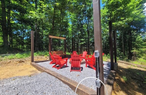 Pigeon Forge Apartment | Pickle ball & Firepit in February @The Burrows