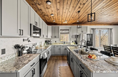 Gatlinburg - Pigeon Forge Cabin | Pickleball and Basketball Court Modern Cabin Sleeps 24 Soccer Pools Badmitton