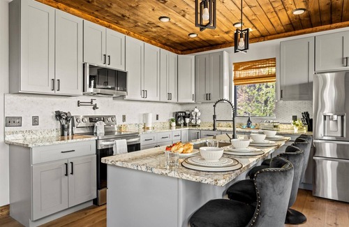 Gatlinburg - Pigeon Forge Cabin | Pickleball and Basketball Court Modern Cabin Sleeps 24 Soccer Pools Badmitton