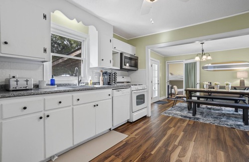 Gulfport House | Pickleball~Basketball~Pool table~Air hockey~Bbq~Firepit~Beachfront near Casino