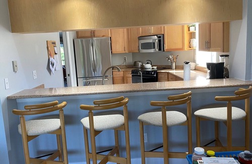 Mid Island Condo | Pickleball, beach, pool, tennis, nextdoor to Publix, Junkanoo's and Fresh Catch.