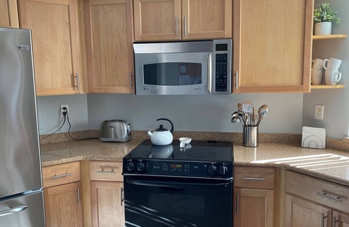 Mid Island Condo | Pickleball, beach, pool, tennis, nextdoor to Publix, Junkanoo's and Fresh Catch.