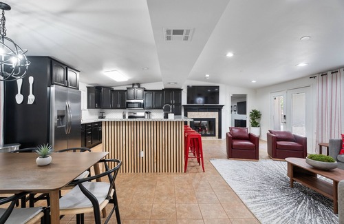 Lubbock House | Pickleball Court House Close to Tech and Hospitals