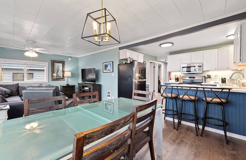 Long Beach House | PICKLEBALL, HOT TUB, Dogs Ok, Ocean View, Playset (SV1)