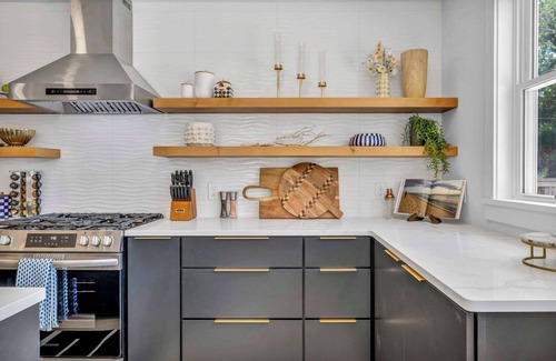 Detroit - Shoreway House | Pickleball | Hot Tub | Sauna | 3 King BR + Bunk RM