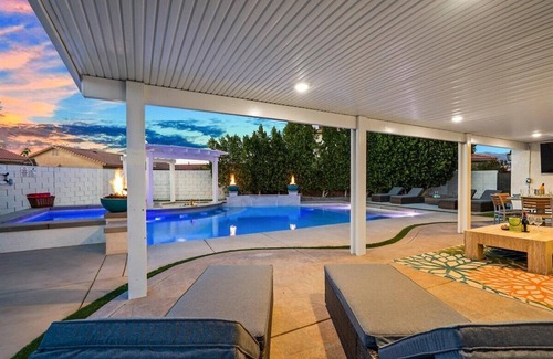 Indio House | Pickleball Patio with Dream Pool and Spa