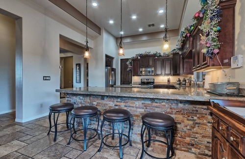Apache Junction House | PICKLEBALL! Sleeps 22, 5800 FT, Private Oasis Estate,Pool, Fountains and Theater