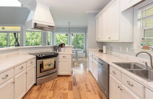 Waterloo House | Pickwick Lake Access | 6BR w/Firepit & Kayaks