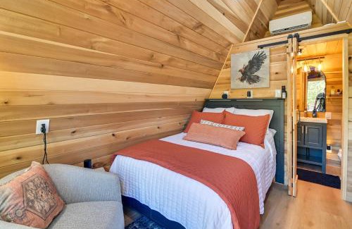 Cherokee Apartment | Pickwick Lake Cabin Private Hot Tub, Shared Perks