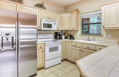 Iuka Cabin | Pickwick Lake Cabin w/Private Marina Access