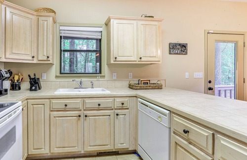 Iuka Cabin | Pickwick Lake Cabin w/Private Marina Access