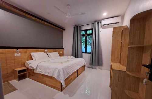 Omadhoo Hotel | Picturesque luxury Hotel close to beach