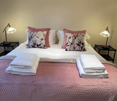 Henley-on-Thames Apartment | Picturesque Thameside Apartment