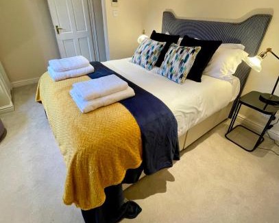 Henley-on-Thames Apartment | Picturesque Thameside Apartment