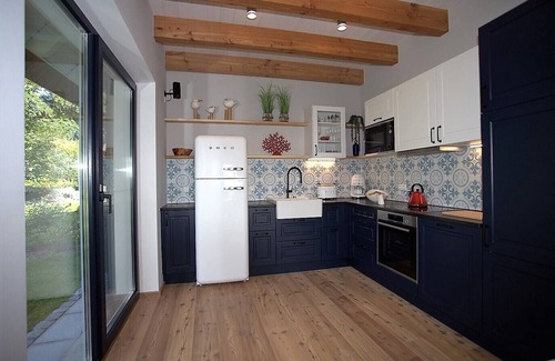 Dranske House | Picturesquely situated thatched-roof house in a large park-like garden