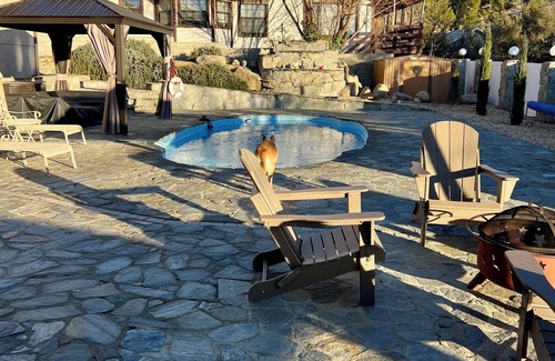 Kernville House | Piedras Hermosas Retro Retreat near Kern River