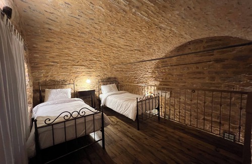 Kambos Other | Pietra Rossa