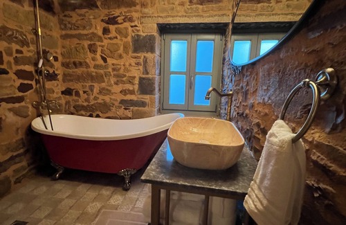 Kambos Other | Pietra Rossa