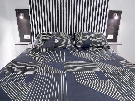 Los Angeles House | Pieza independiente 2 camas con estacionamiento