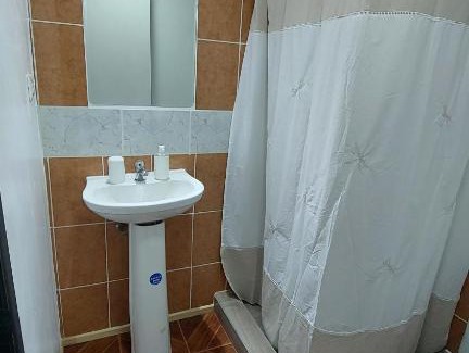 Los Angeles House | Pieza independiente 2 camas con estacionamiento