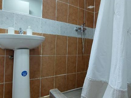 Los Angeles House | Pieza independiente 2 camas con estacionamiento