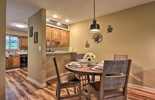 Pigeon Forge Apartment | Pigeon Forge Condo with Balcony 5 Mi to Attractions