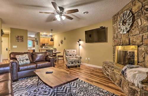 Pigeon Forge Apartment | Pigeon Forge Condo with Balcony 5 Mi to Attractions