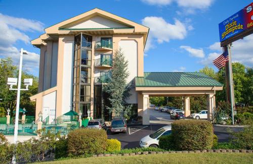 Pigeon Forge Hotel | Pigeon River Inn