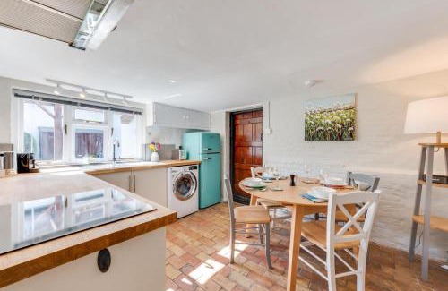 Woodbridge House | Pike Cottage