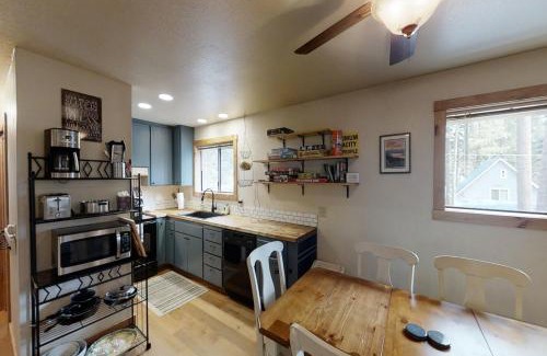 Pla-Vada Woodlands House | Pine Cone Cabin