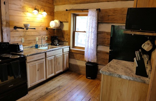 Logan Cabin | Pine Grove Cabin Hocking Hills