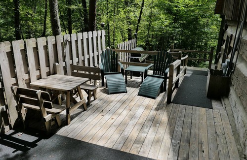 Logan Cabin | Pine Grove Cabin Hocking Hills