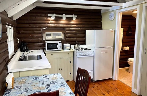 Lincolnville Cottage | Pine Grove Cottages: Cottage 4: Studio Cottage - Pet Friendly