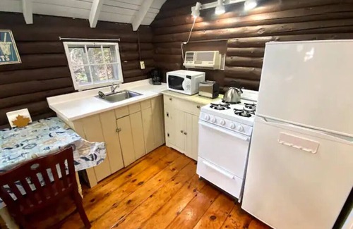 Lincolnville Cottage | Pine Grove Cottages: Cottage 4: Studio Cottage - Pet Friendly