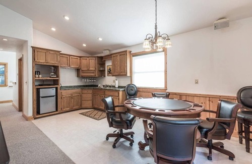 Ridgewood Cabin | Pine in the Woods | Luxury with a Game Room