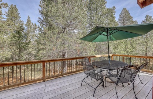 Truckee Hotel | Pine Tree Retreat