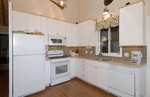 Bodega Bay House | PINE VIEW BUNGALOW - OCEAN VIEW BUNGALOW IN THE PINES AT BODEGA BAY