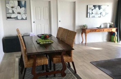 Emu Bay House | Pine View Holiday Rental