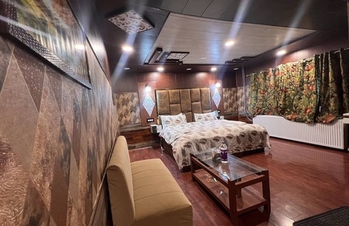 Srinagar Hotel | Pine View Resort - Gulmarg