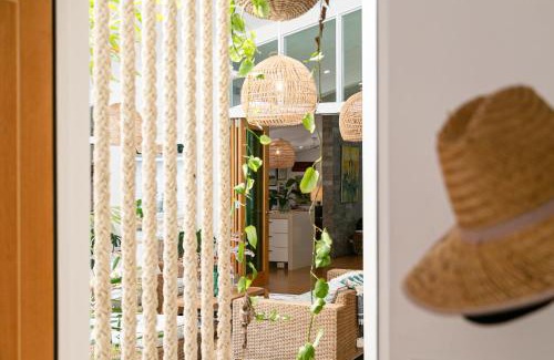 Port Douglas House | Pineapple Petes Beach House