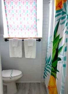 Bridgeport Heights Apartment | Pineapple Shores Inn Unit 1