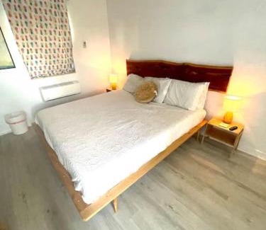 Bridgeport Heights Apartment | Pineapple Shores Retro Motel 9