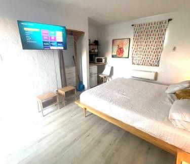 Bridgeport Heights Apartment | Pineapple Shores Retro Motel 9